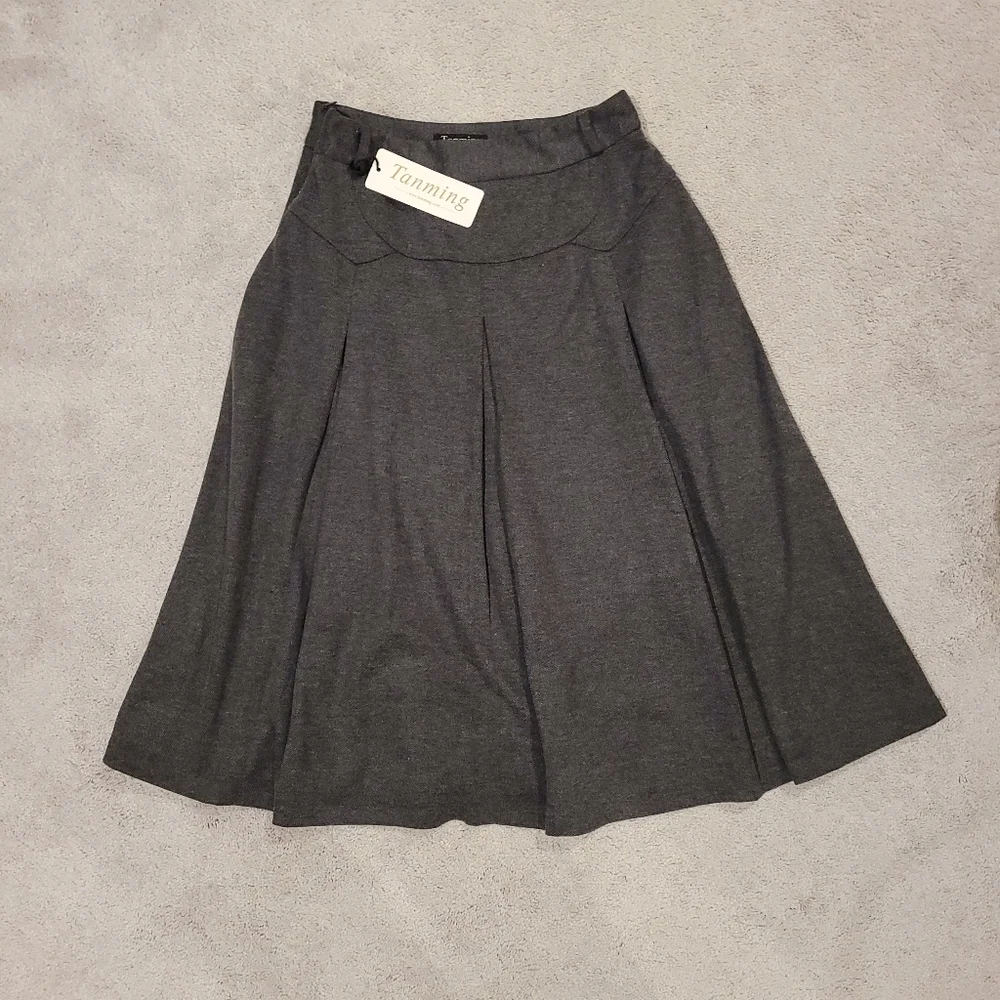 Brand New Gray Wool Blend Skirt,  Medium - Picture 2 of 4